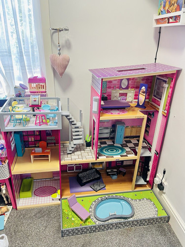 Kidkraft wooden dollhouse - wooden,